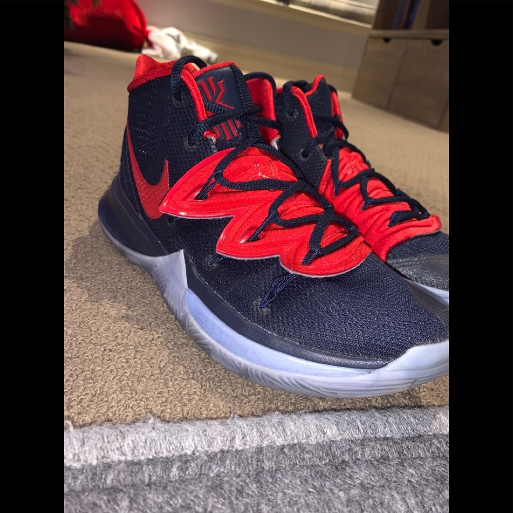 Men’s Kyrie basketball shoes size 7